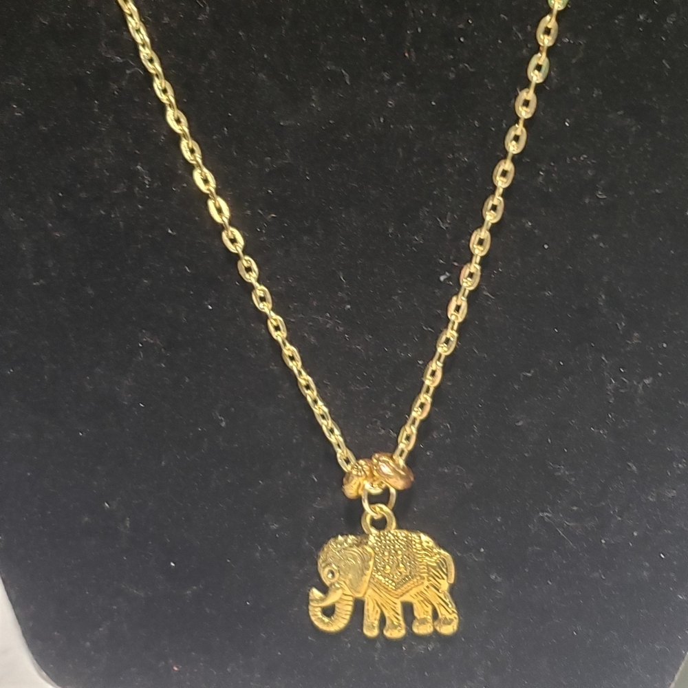 💎🆕️BOGO golden elephant necklace